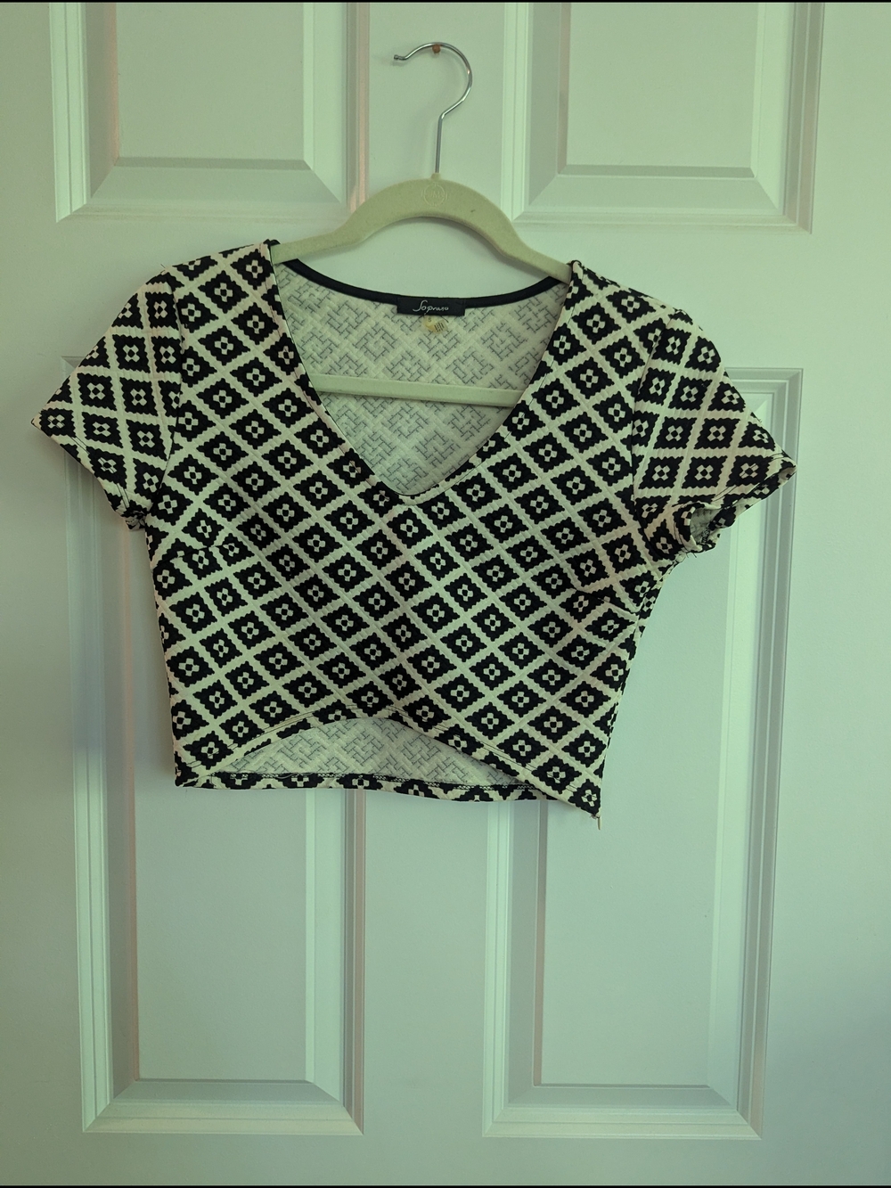 Soprano Black & White Geometric V-Neck Crop Top